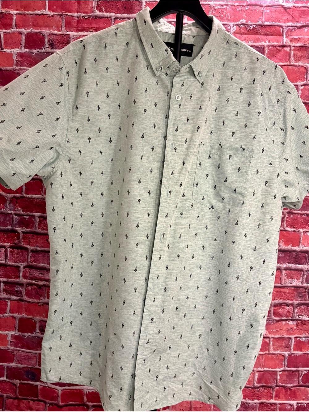 Short-Sleeve Light Green
Patterned Button-Down Shirt